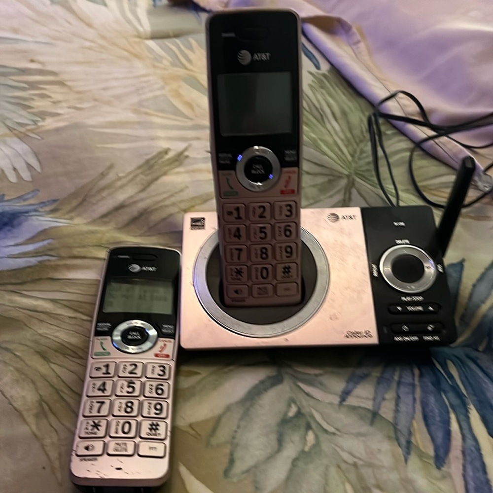 AT&T phone 📞 model # CL8229 cordless with extra phone with built in answering M